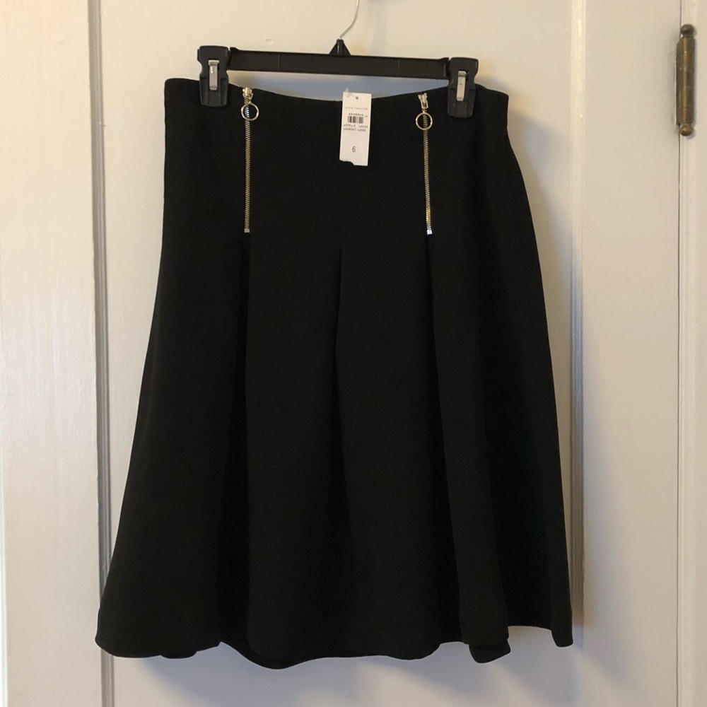Pleated Ann Taylor skirt with zipper detail - nwt!